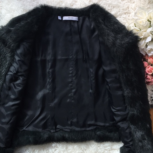 PER SE by CARLISLE New York • Gorgeous Fur Vest - Picture 9 of 15